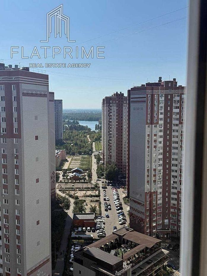 Three-Room Apartment — Gmiri Street, Darnytsia