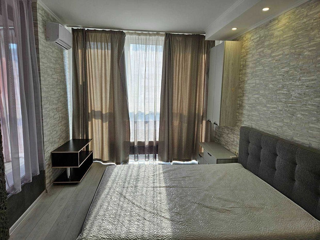 Renovated Two-Room Apartment — Dragomanova Street, Poznyaky Metro