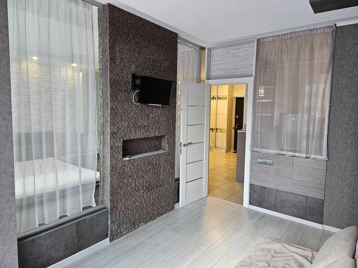 Renovated Two-Room Apartment — Dragomanova Street, Poznyaky Metro