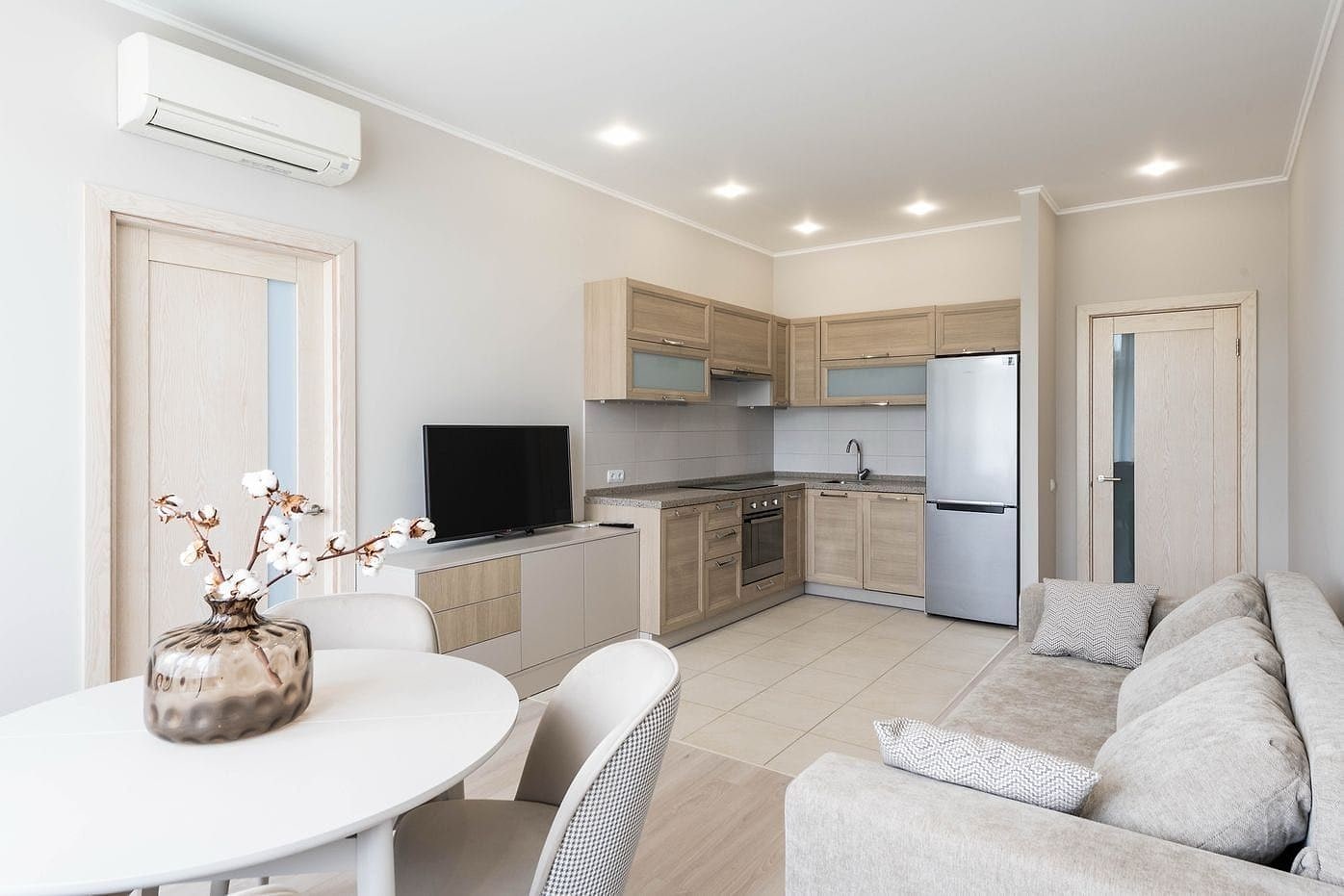 Renovated Three-Room Apartment — Novopecherskie Lipki Complex, Pechersk