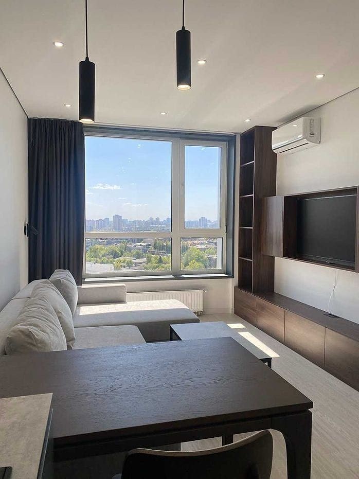 Renovated Park-View Apartment — Poetica Complex, Shulyavska Metro