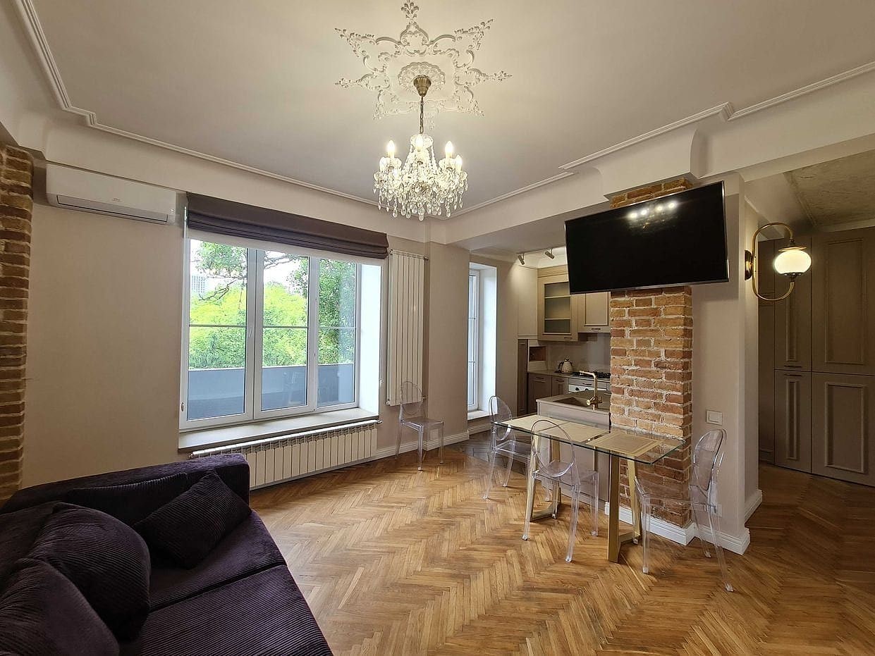 Renovated Two-Room Apartment — Beresteysky Prospect, Shevchenkivskyi