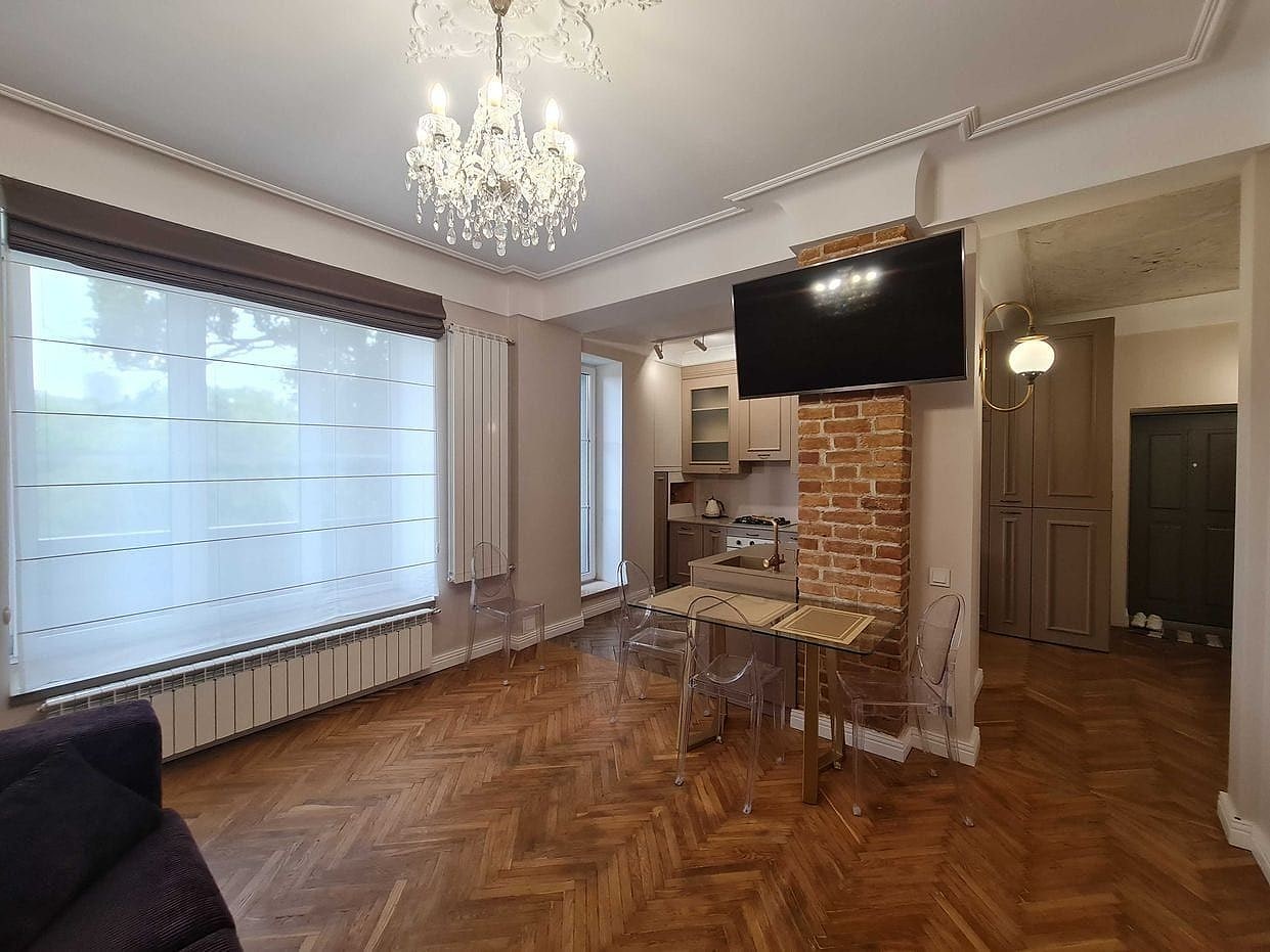 Renovated Two-Room Apartment — Beresteysky Prospect, Shevchenkivskyi