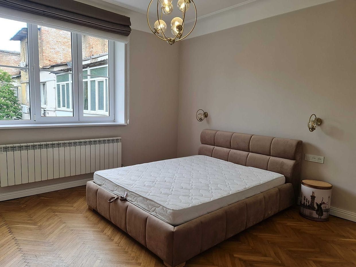Renovated Two-Room Apartment — Beresteysky Prospect, Shevchenkivskyi