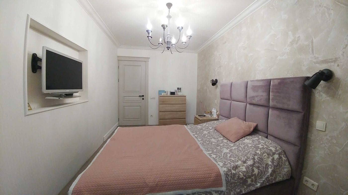 Renovated Two-Room Apartment — Ivasiuk Avenue, Obolon