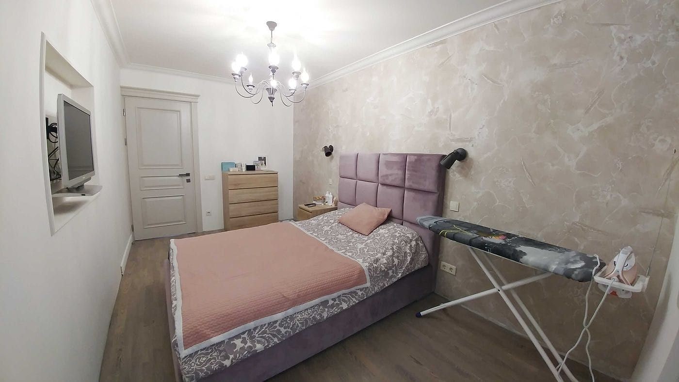 Renovated Two-Room Apartment — Ivasiuk Avenue, Obolon
