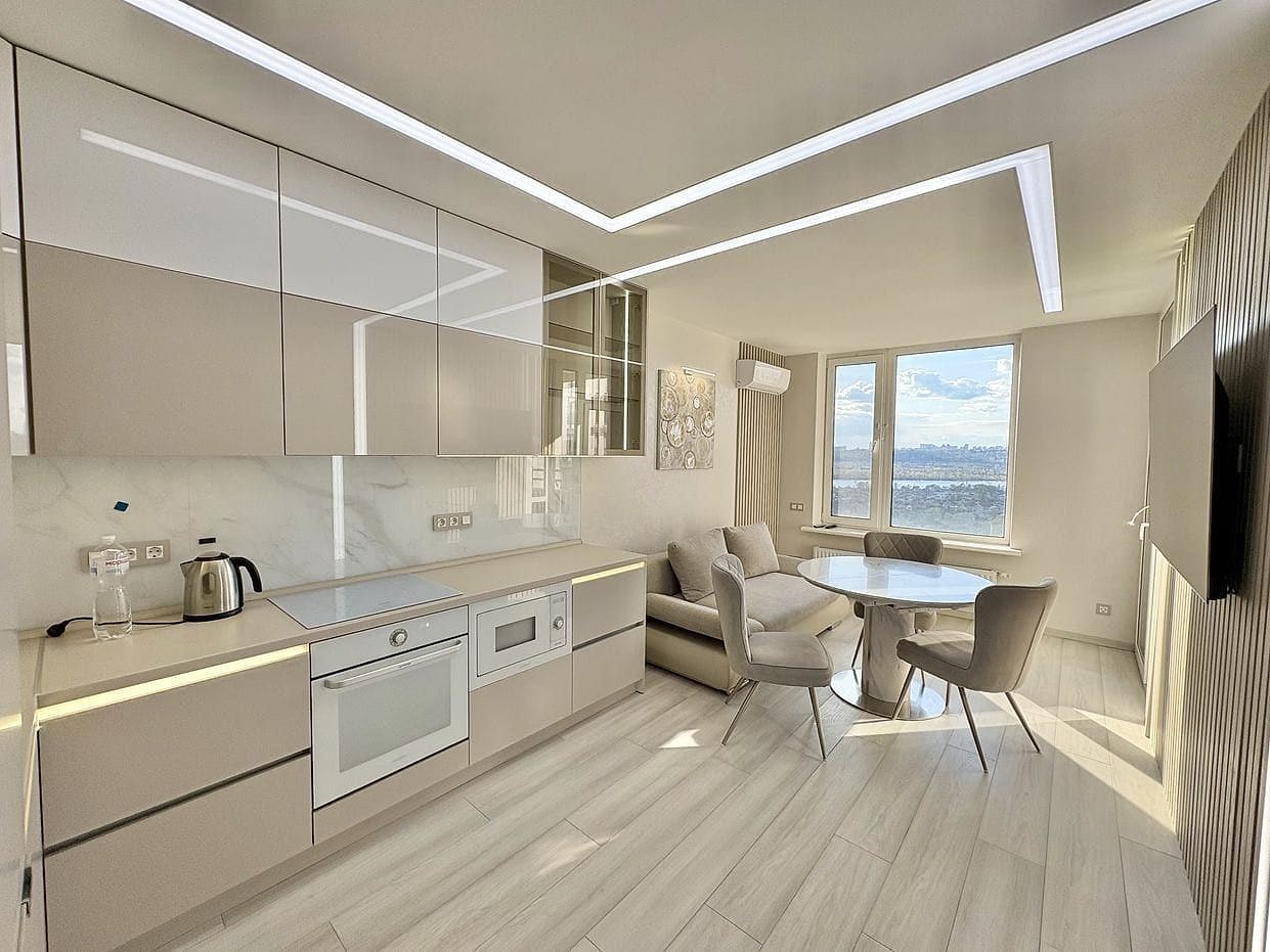 Designer One-Bedroom Apartment — Seven Complex, Osokoryky Metro