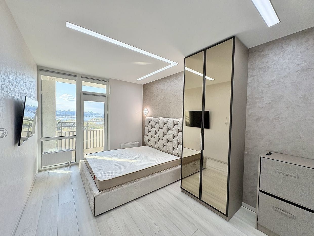 Designer One-Bedroom Apartment — Seven Complex, Osokoryky Metro